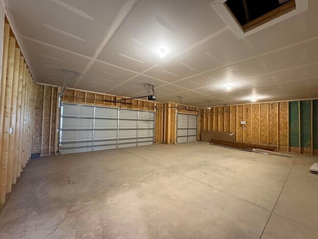 Building Photo - 1145 W Trek Cir