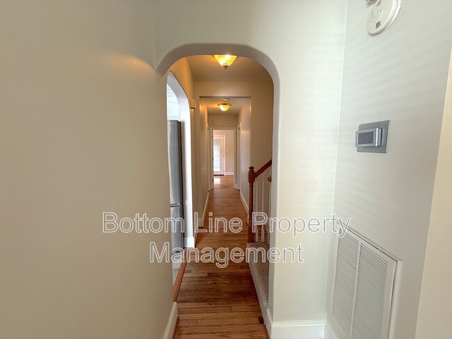 Building Photo - 2417 Bay St