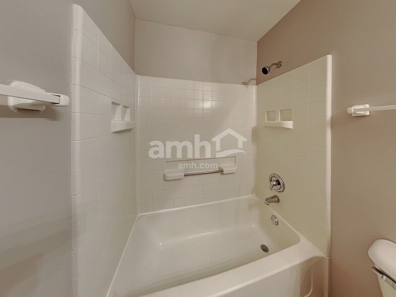 Building Photo - 347 Deering Ln