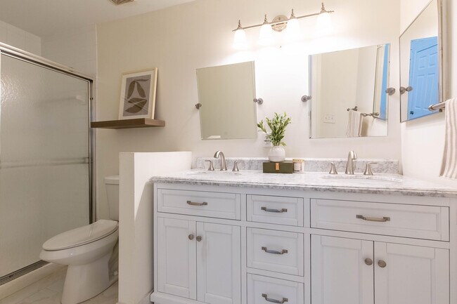 Building Photo - 6916 Crooked Fence Dr