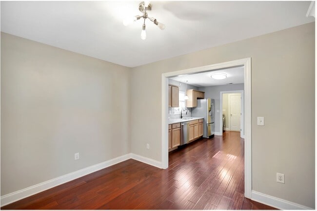 Building Photo - Unbeatable Location – Just 6 Minutes to Do...