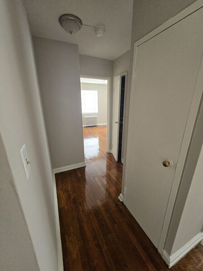 Interior Photo - 214 KENILWORTH AVE NE