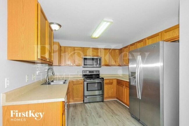 Building Photo - 15 Glen Meadows Dr