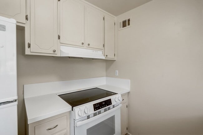 Building Photo - 406 Scripps Dr