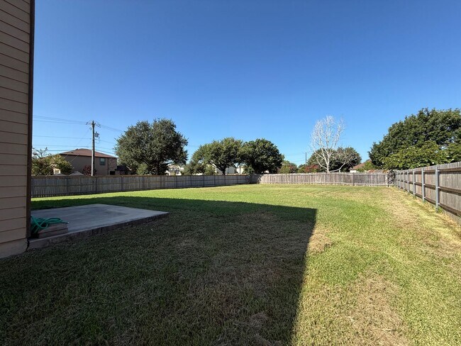 Building Photo - 2250 Howry Dr