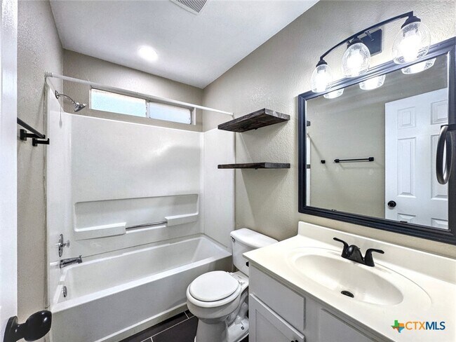 Building Photo - 833 Sagewood Trail