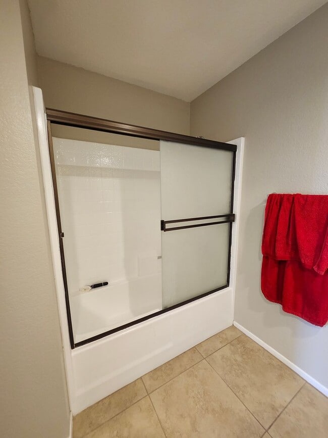 Building Photo - Charming Single-Story Home