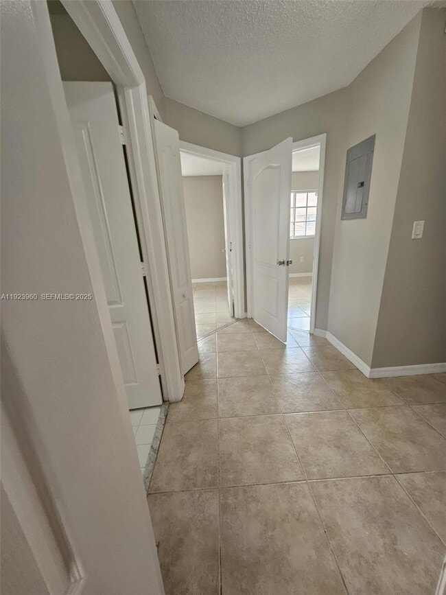 Building Photo - 2527 W 76th St