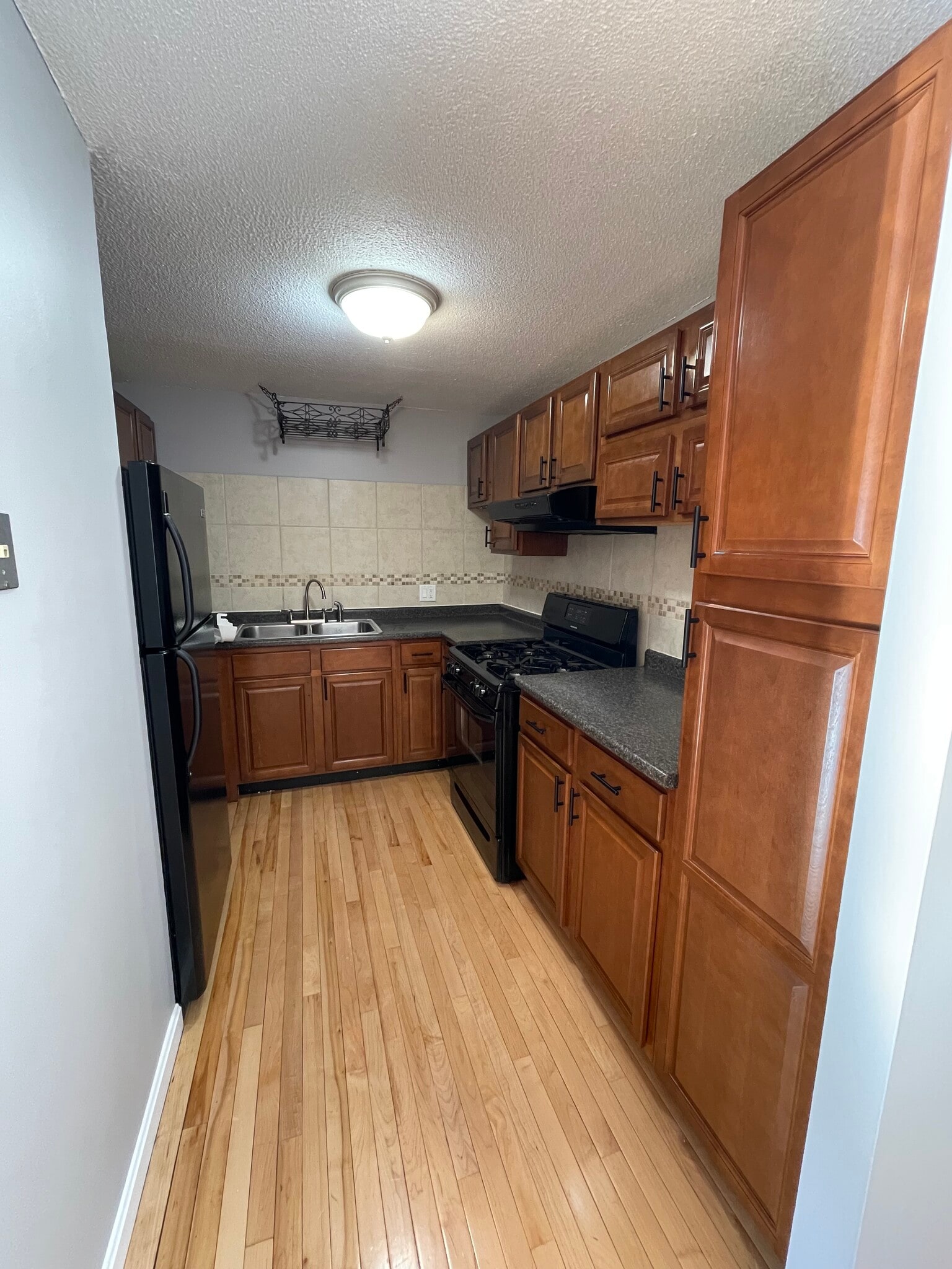 Building Photo - 124 Mammoth Rd