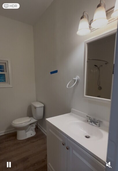Building Photo - 23 Bonheim St