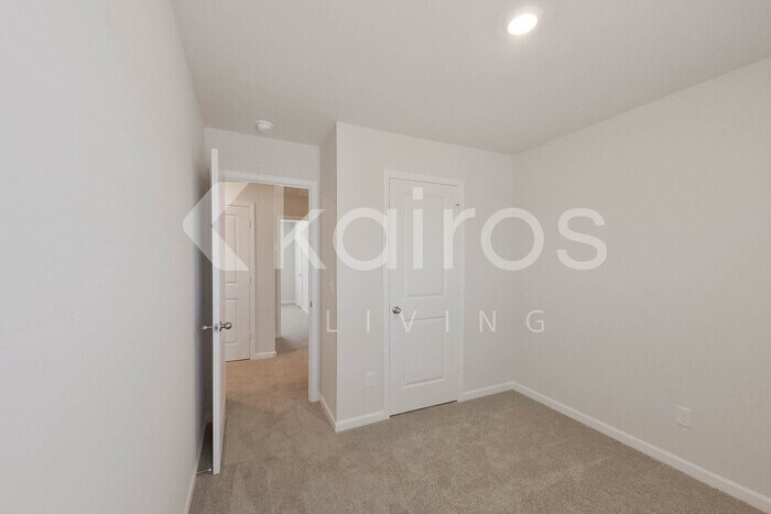Building Photo - 2477 Banyon Cir
