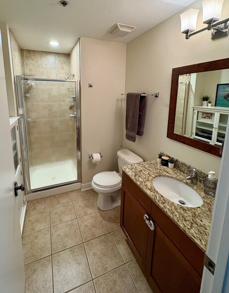 2nd bath - 320 E 21st St