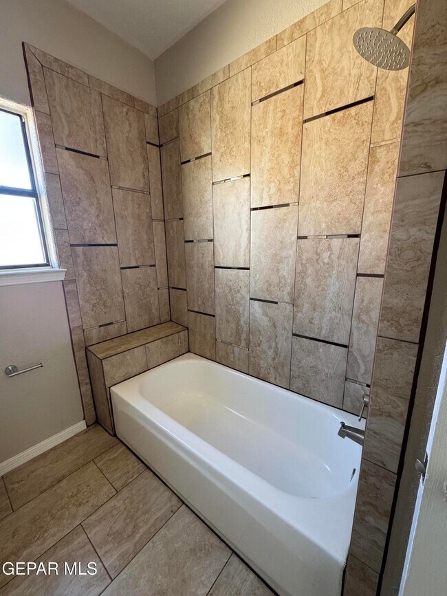 Building Photo - 1801 Garden Gate Way