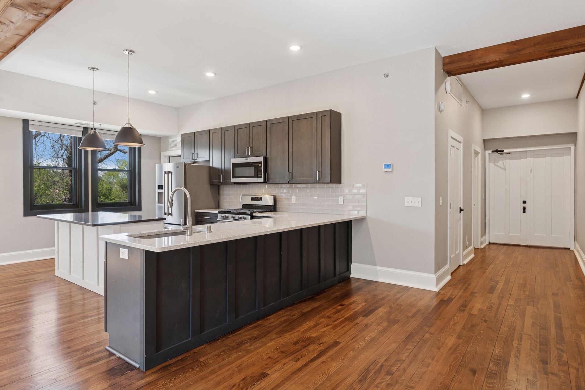 Building Photo - 107 Chestnut St E