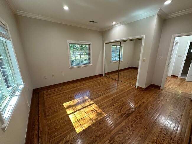 Building Photo - 5 Bed 4 Bath Gated Home In Alamo