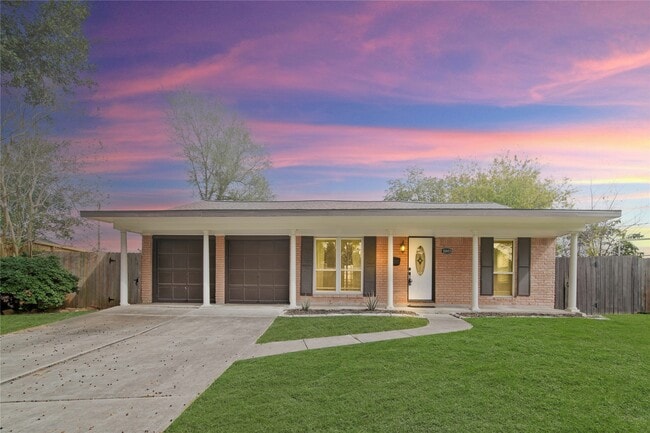 Primary Photo - 10803 Doud St