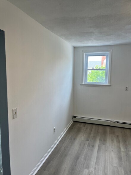 Building Photo - 20 Social St