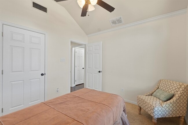 Building Photo - 403 Carolota Ln