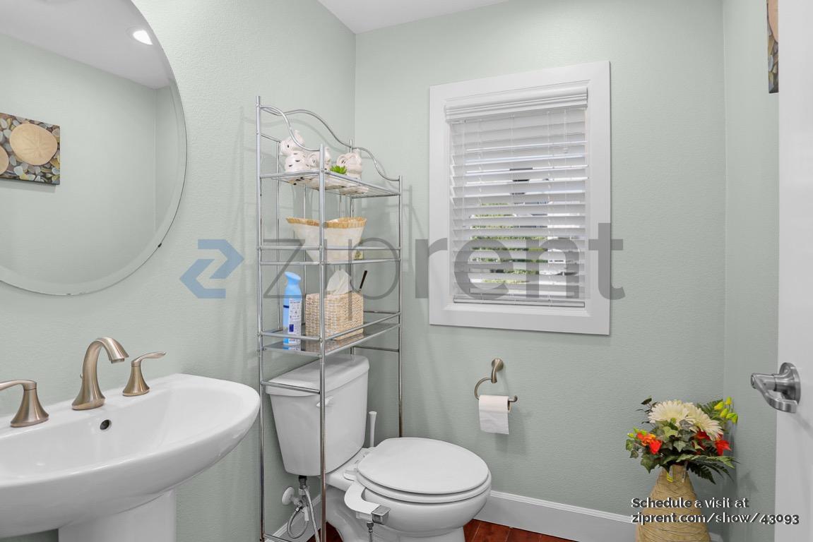 Building Photo - 22711 36th Dr SE