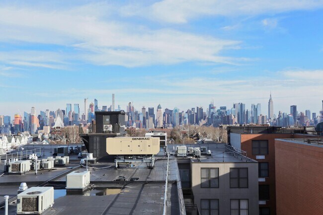 Building Photo - 123 44th St