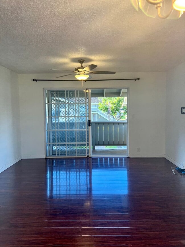 Building Photo - Charming Townhouse-2Bedrooms, 1Bathroom, 2...