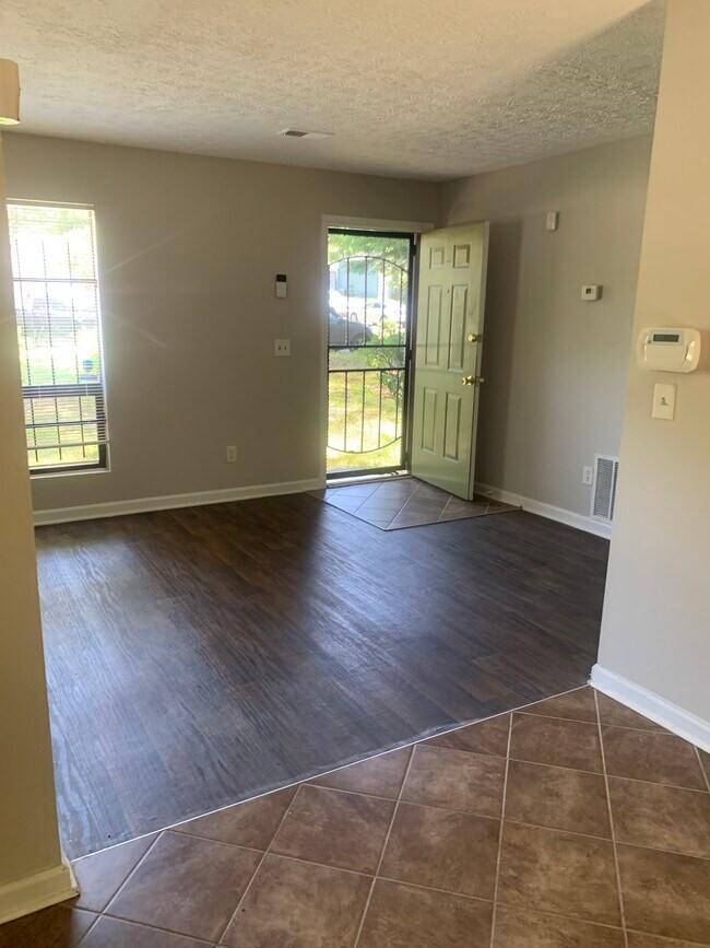 Building Photo - 7095 Birling Dr