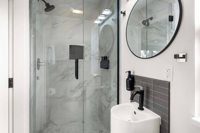 Building Photo - 7719 Renton Ave S