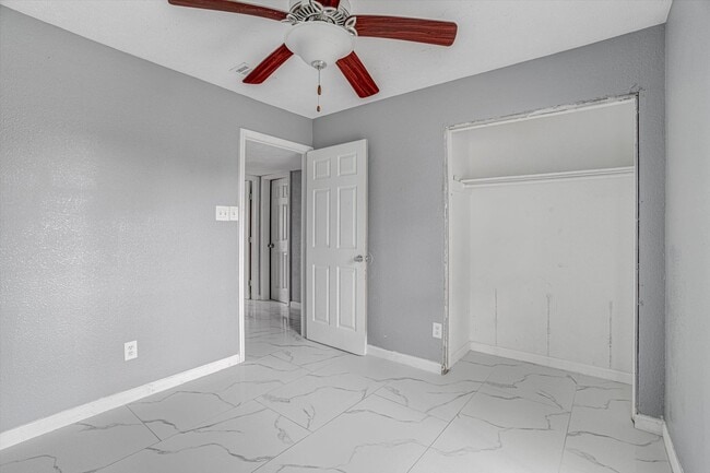 Building Photo - 14618 Flair Dr