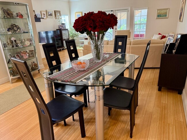 Building Photo - Carillon townhome in Gated Community