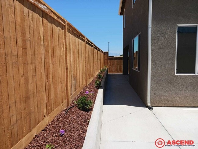 Building Photo - 9734 Cotton Creek Dr