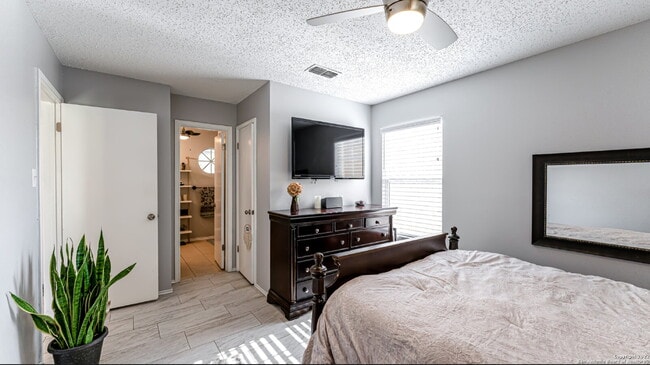 Building Photo - "Charming 2-Bed Oasis with Granite Touches in Schertz - Your Cozy Retreat Awaits!"