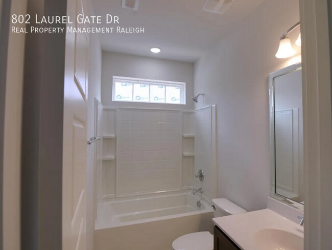 Building Photo - 802 Laurel Gate Dr