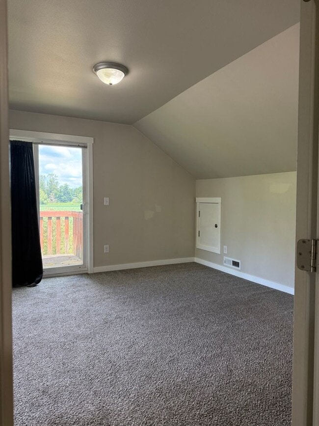 Building Photo - 3 Bedroom Home For Rent