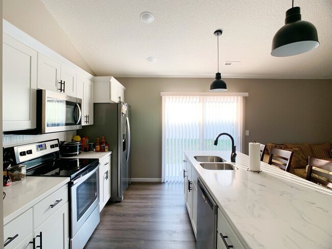 Building Photo - ADORABLE SINGLE FAMILY HOME! BUILT IN 2018!