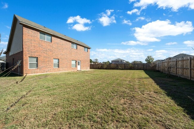 Building Photo - Spacious 4BR Home w/ Game Room | No HOA | Prime Selma Location - Realtor Commission: $500