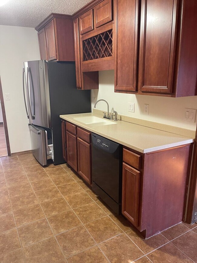 Building Photo - LAKE SHORES