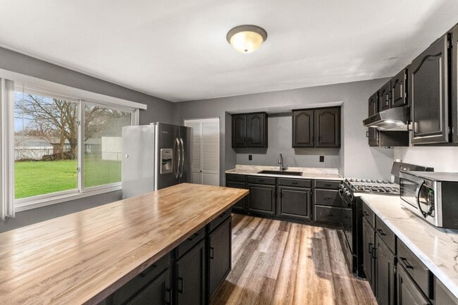 Building Photo - 767-1 Heritage Rd