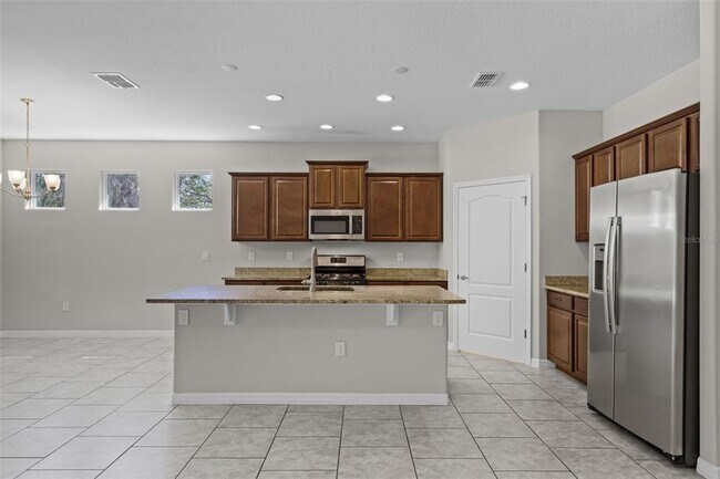 Building Photo - 405 E Freesia Ct