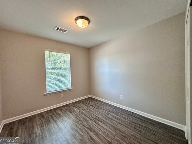 Building Photo - 400 Whippet St