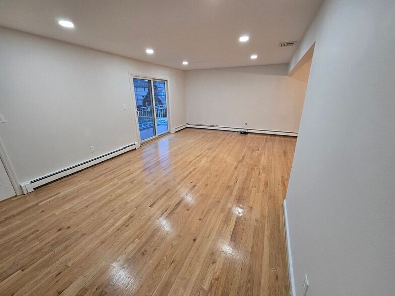 Living Room - View 1 - 401 2nd St