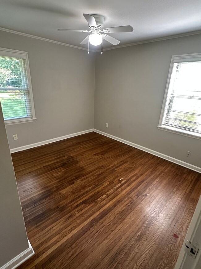 Building Photo - 3BD/1.5BA Home located in Colonial Acres!
