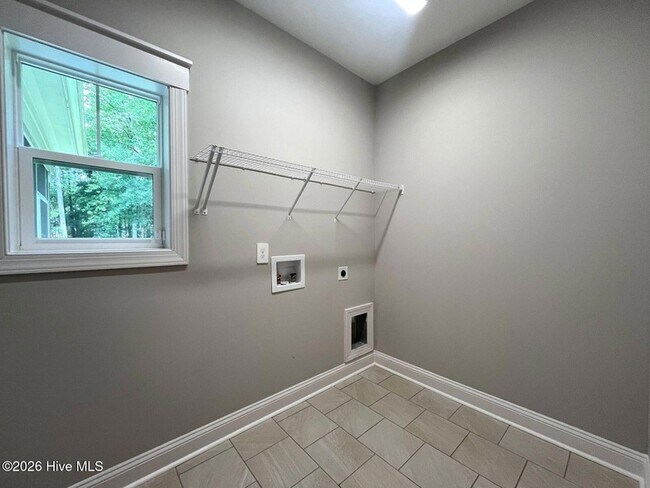 Building Photo - 404 Endicott Ct