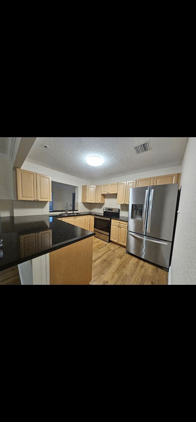 Building Photo - 1226 Rowayton Cir