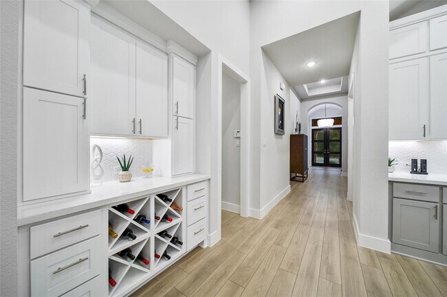 Building Photo - 149 Everest Dr