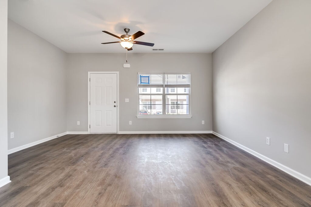 Building Photo - 348 Kristen Ct