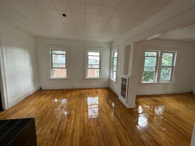 Building Photo - 61 Vernon St