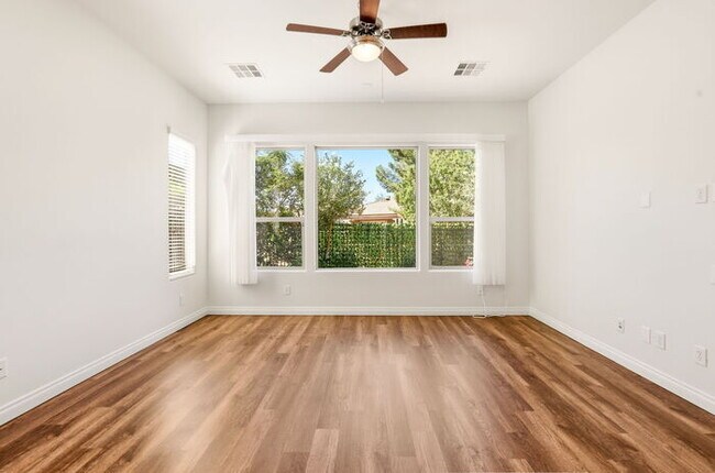 Building Photo - Encanterra Golf Community