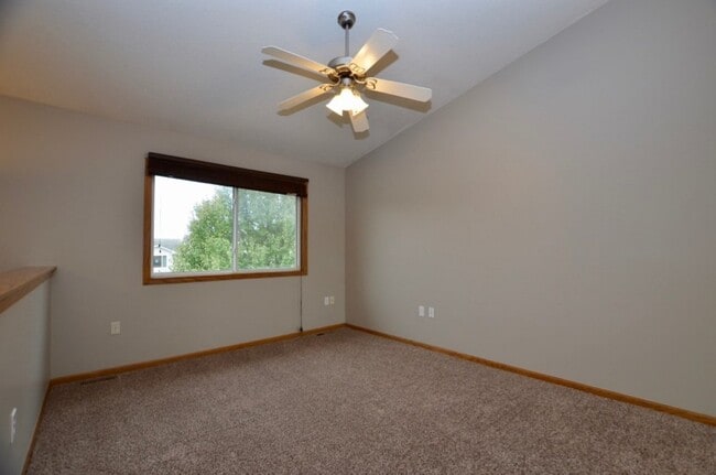 Building Photo - Lovely Altoona Split-Foyer