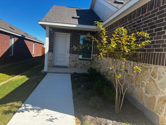 Building Photo - 2057 Sulky Ln