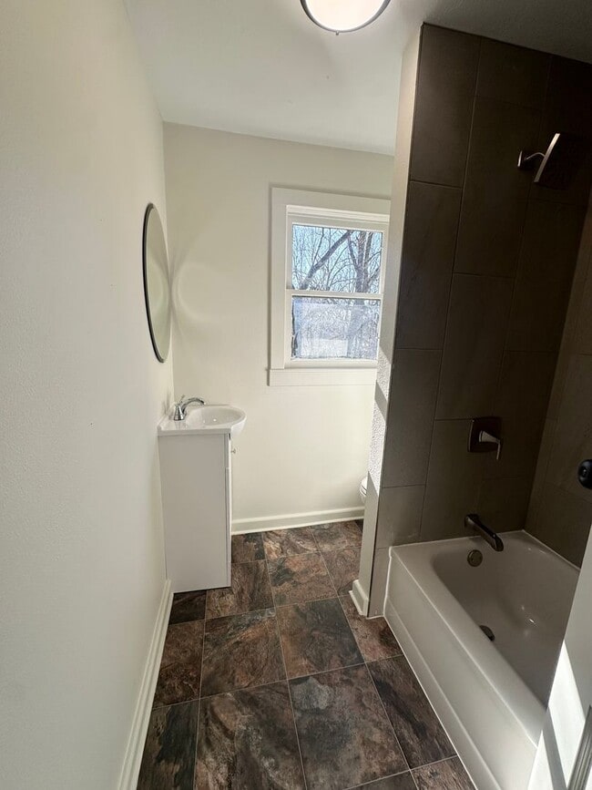 Building Photo - Move-In Ready 2-Bedroom Home Fully Updated With Spacious Yard